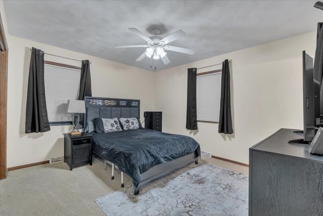 5332 31st Avenue Court, Moline, IL 61265