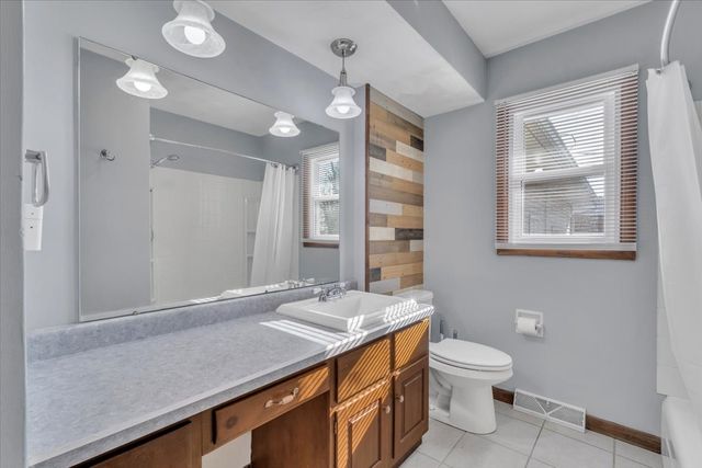 5332 31st Avenue Court, Moline, IL 61265