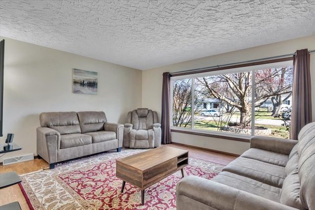 5332 31st Avenue Court, Moline, IL 61265