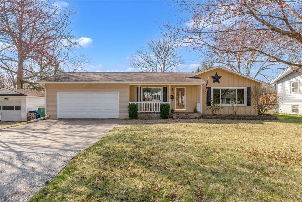 5332 31st Avenue Court, Moline, IL 61265