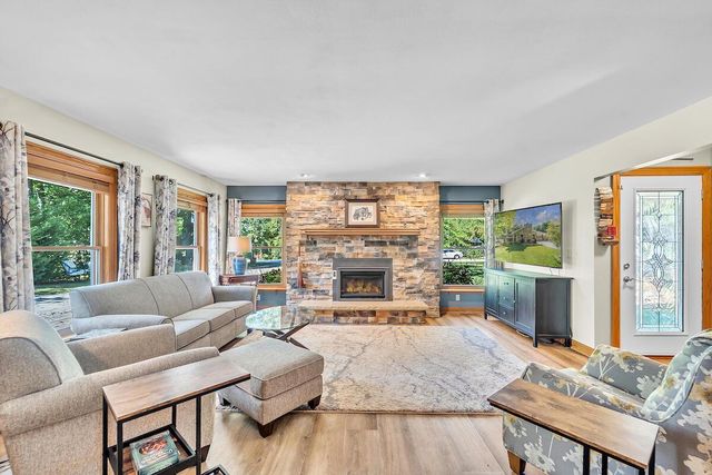 3267 W Skamra AVENUE, Franklin, WI 53132