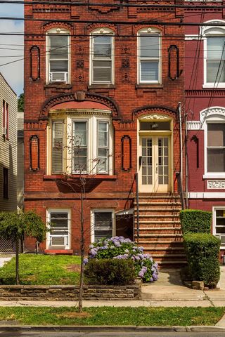 132 AVENUE C, Bayonne, NJ 07002