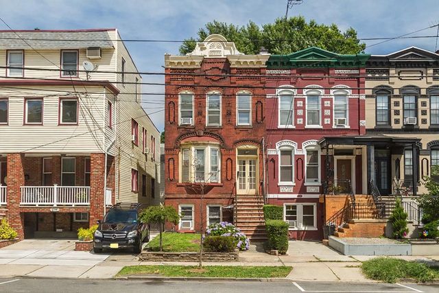 132 AVENUE C, Bayonne, NJ 07002