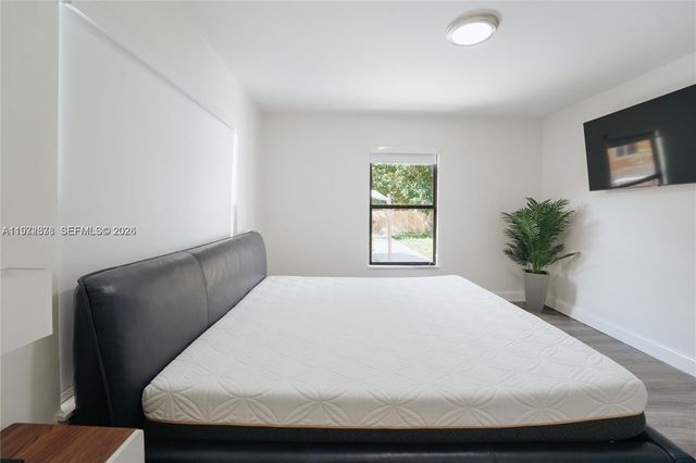 11080 Peachtree Dr, Miami, FL 33161