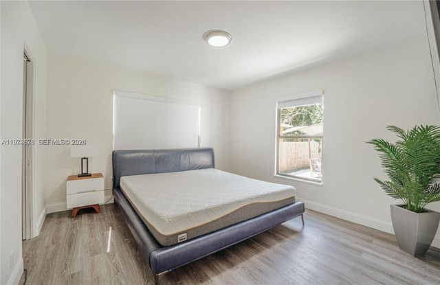 11080 Peachtree Dr, Miami, FL 33161