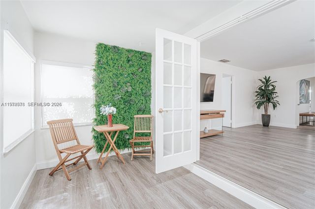 11080 Peachtree Dr, Miami, FL 33161