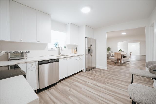 11080 Peachtree Dr, Miami, FL 33161