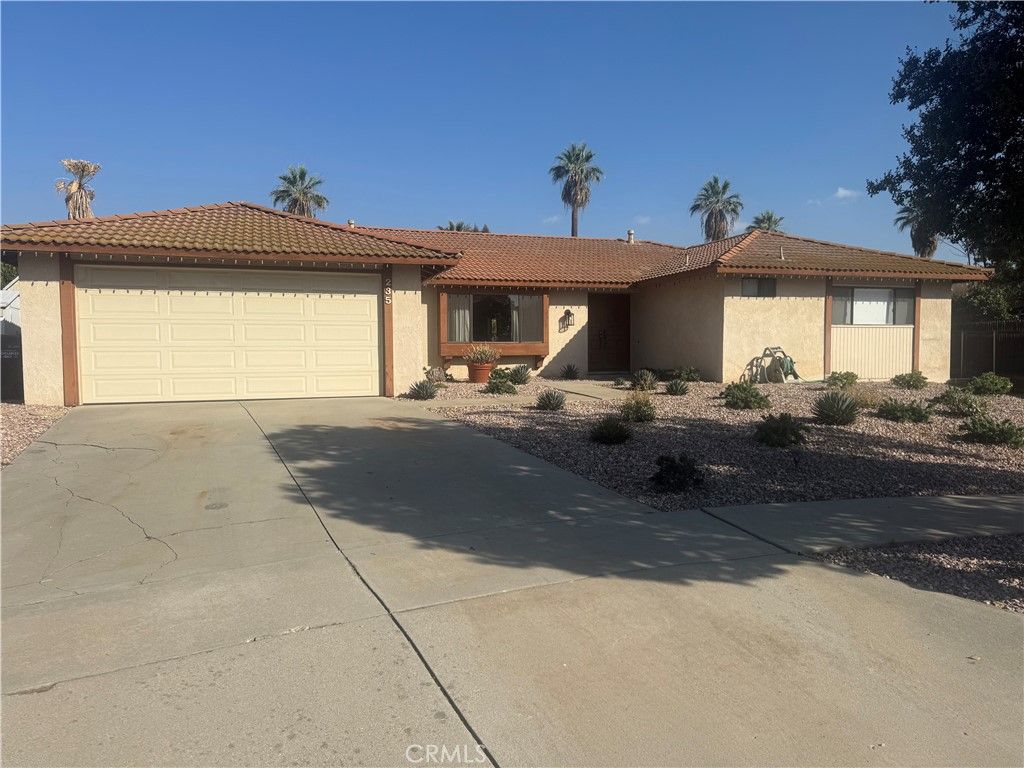 235 Pinewood Court, Redlands, CA 92374