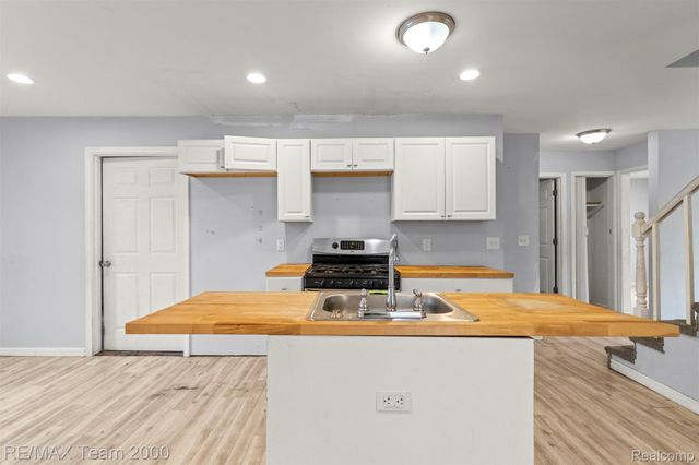 16145 Stahelin Avenue, Detroit, MI 48219