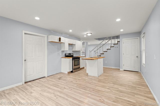 16145 Stahelin Avenue, Detroit, MI 48219