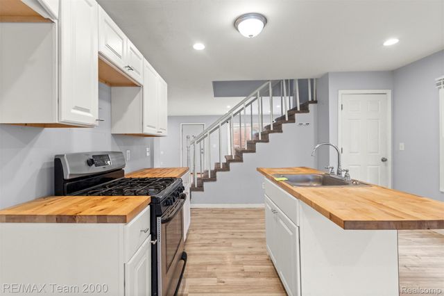 16145 Stahelin Avenue, Detroit, MI 48219