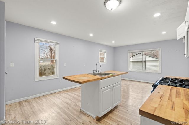 16145 Stahelin Avenue, Detroit, MI 48219