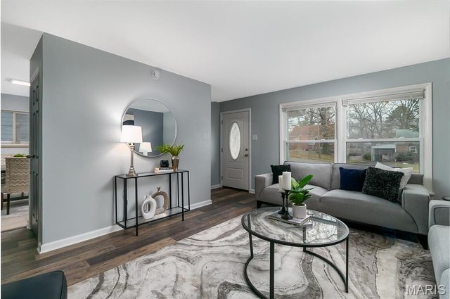 318 N Dade Avenue, Ferguson, MO 63135