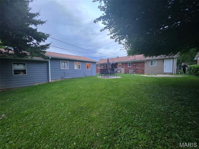41 Crossroad Drive, Fairview Heights, IL 62208