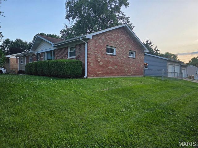 41 Crossroad Drive, Fairview Heights, IL 62208