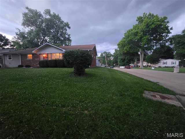 41 Crossroad Drive, Fairview Heights, IL 62208