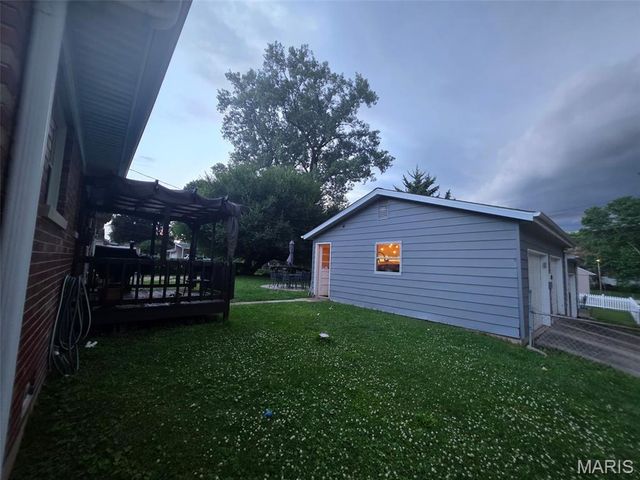 41 Crossroad Drive, Fairview Heights, IL 62208