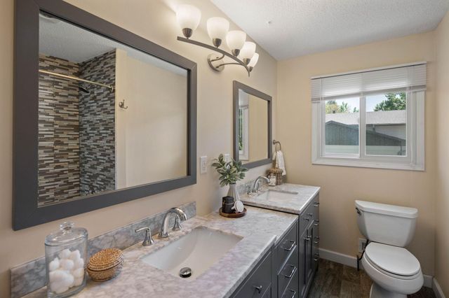 3098 Evelyn Street, Roseville, MN 55113