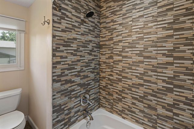 3098 Evelyn Street, Roseville, MN 55113