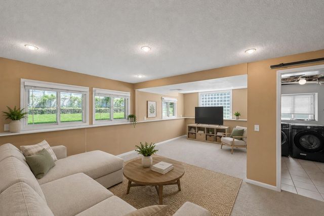 3098 Evelyn Street, Roseville, MN 55113