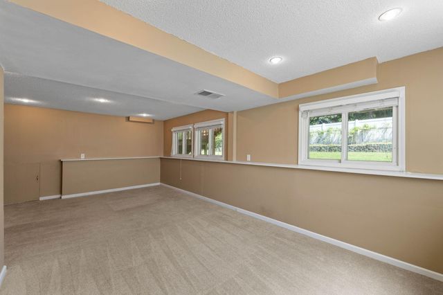 3098 Evelyn Street, Roseville, MN 55113
