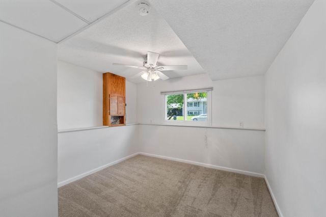 3098 Evelyn Street, Roseville, MN 55113