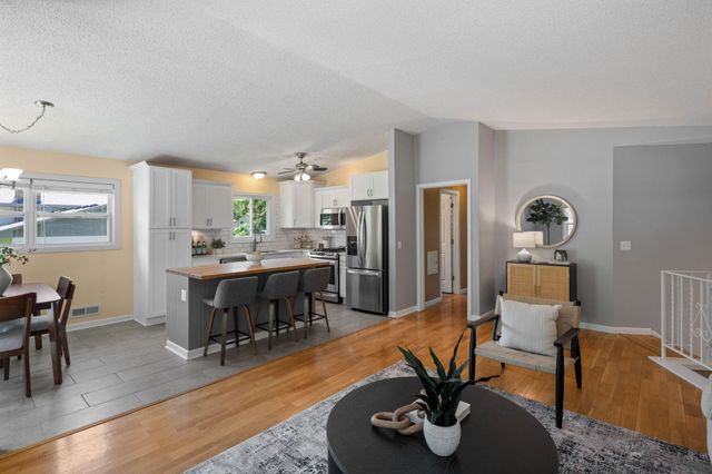 3098 Evelyn Street, Roseville, MN 55113