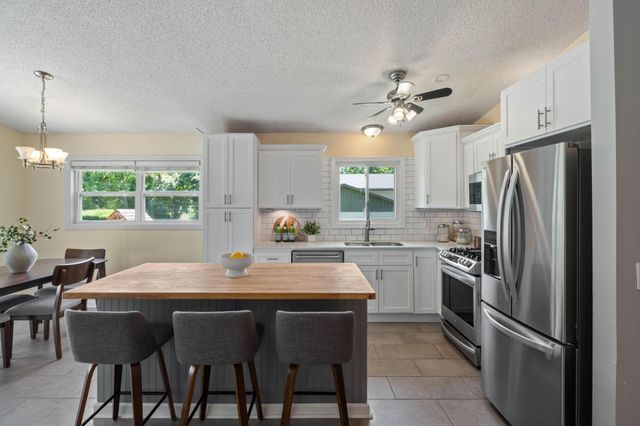 3098 Evelyn Street, Roseville, MN 55113