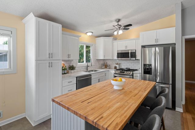 3098 Evelyn Street, Roseville, MN 55113