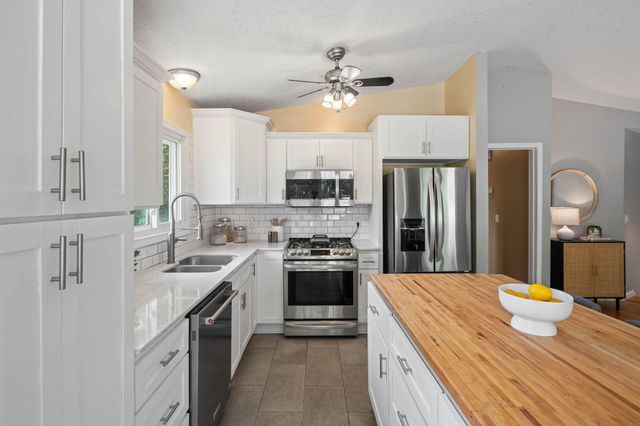 3098 Evelyn Street, Roseville, MN 55113