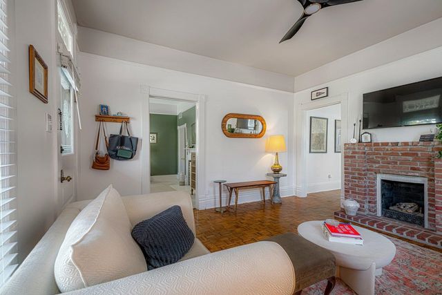 1943 CARR AVE, Memphis, TN 38104