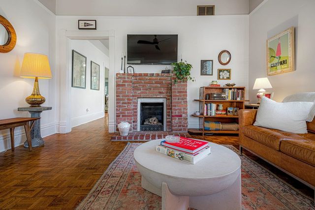 1943 CARR AVE, Memphis, TN 38104