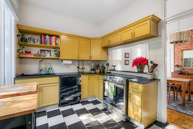 1943 CARR AVE, Memphis, TN 38104