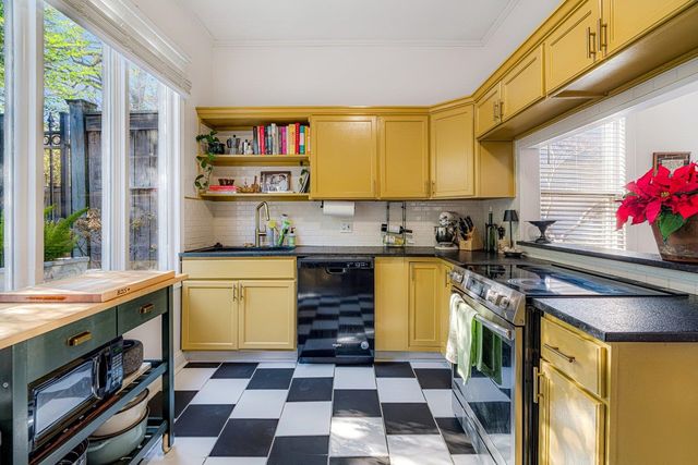 1943 CARR AVE, Memphis, TN 38104