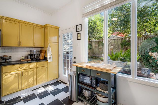 1943 CARR AVE, Memphis, TN 38104