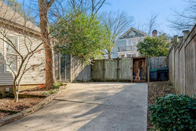 1943 CARR AVE, Memphis, TN 38104