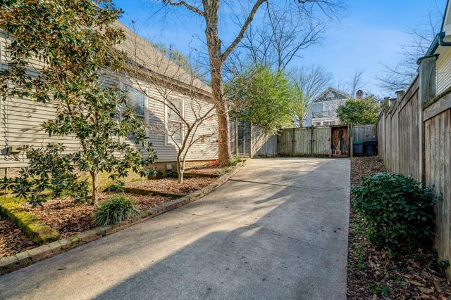 1943 CARR AVE, Memphis, TN 38104