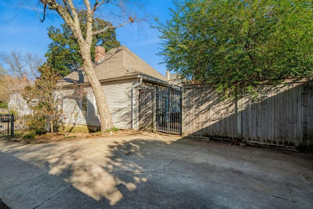 1943 CARR AVE, Memphis, TN 38104