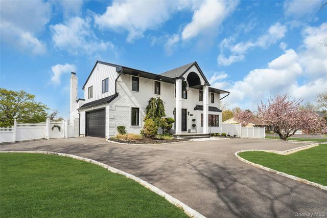 25 Quintree Lane, Melville, NY 11747