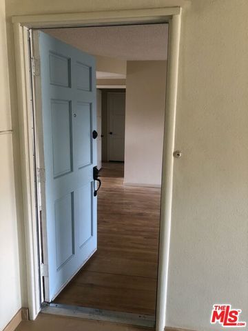 4072 Hillcrest Drive D, Los Angeles, CA 90008
