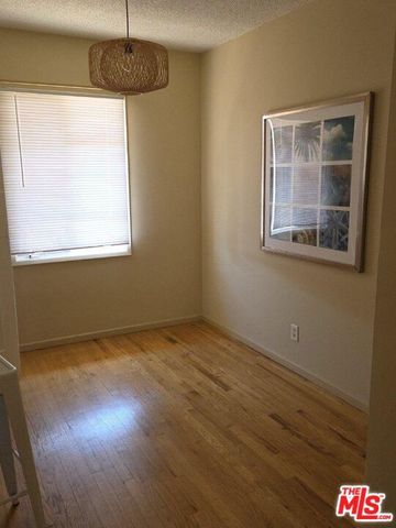 4072 Hillcrest Drive D, Los Angeles, CA 90008