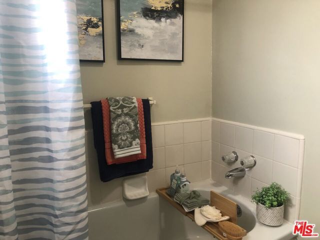 4072 Hillcrest Drive D, Los Angeles, CA 90008