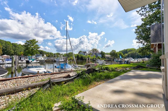 1 N Bailey Avenue #5, South Haven, MI 49090