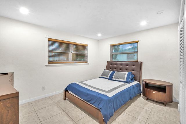 4521 SW 34th Dr, Fort Lauderdale, FL 33312