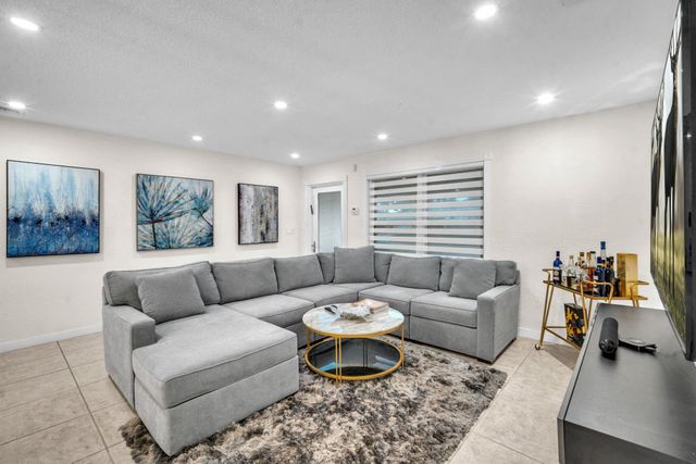 4521 SW 34th Dr, Fort Lauderdale, FL 33312