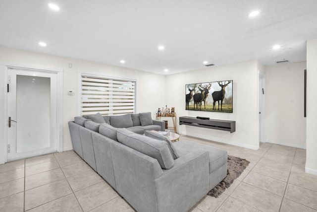 4521 SW 34th Dr, Fort Lauderdale, FL 33312