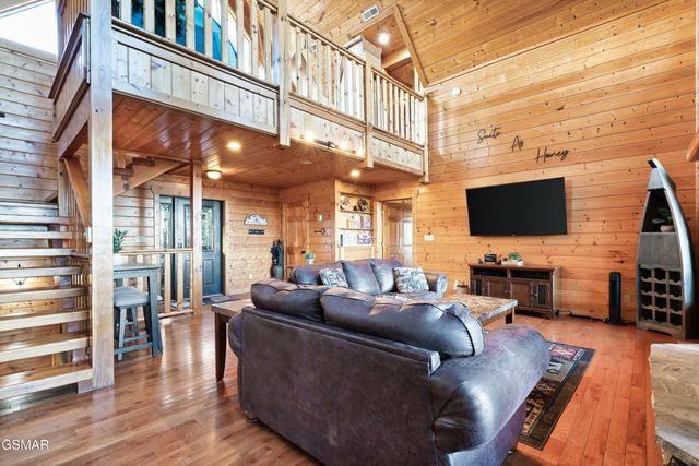 2636 Cloud View Drive, Sevierville, TN 37862