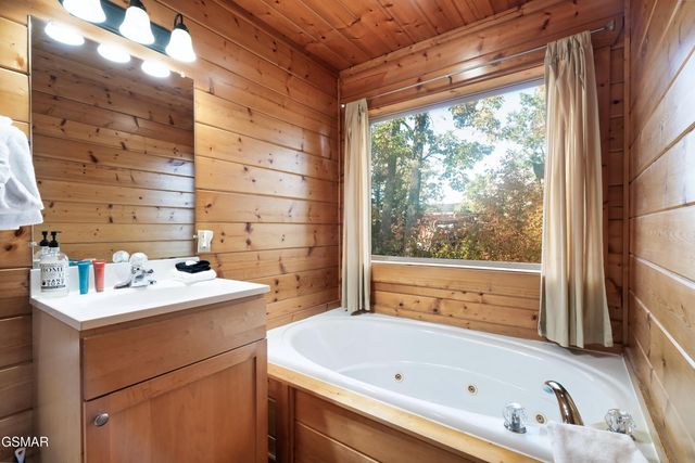 2636 Cloud View Drive, Sevierville, TN 37862