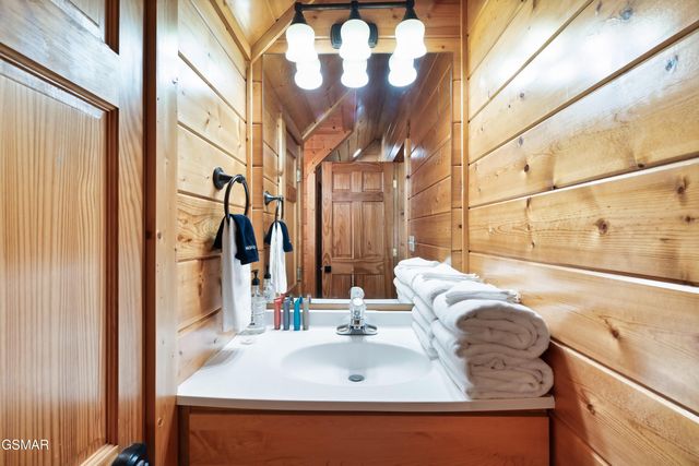 2636 Cloud View Drive, Sevierville, TN 37862