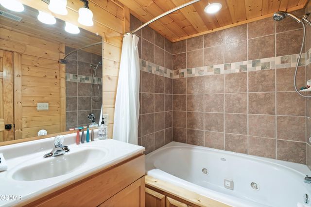 2636 Cloud View Drive, Sevierville, TN 37862